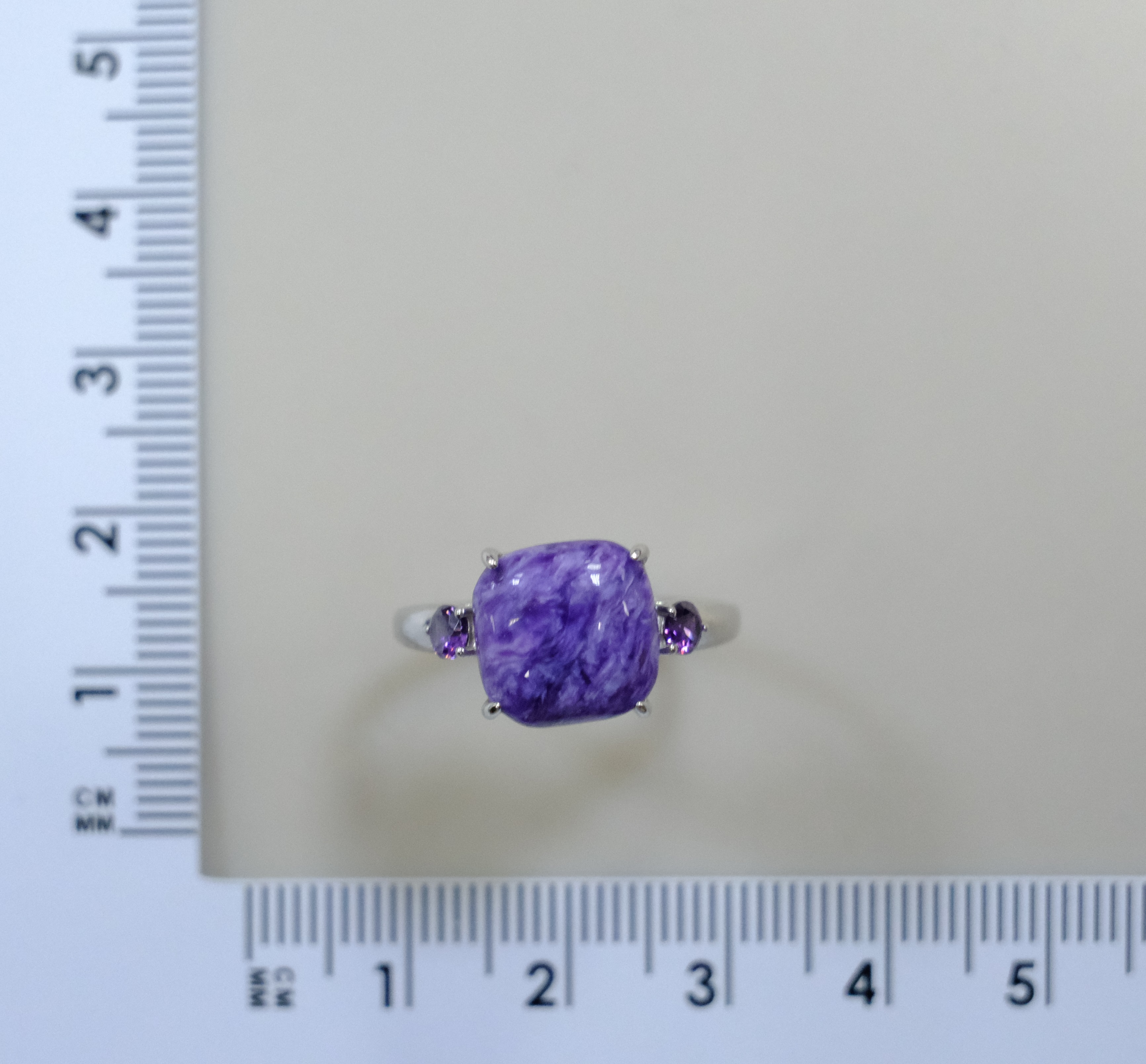 Серебряное кольцо с чароитом